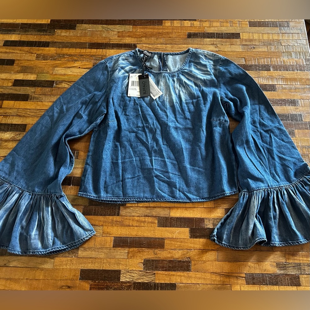 NWT BUFFALO Bell Sleeve 70’s Vibe Blue Denim Top Size Small